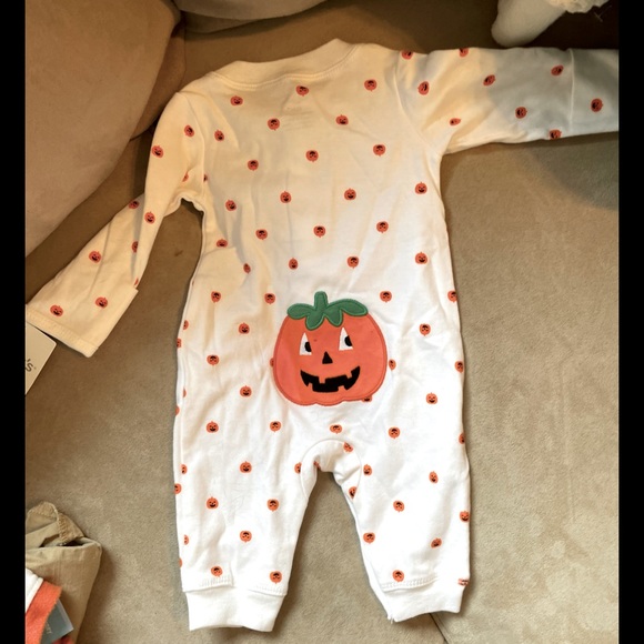 💰 bubs’ 1st Halloween - Picture 2 of 4